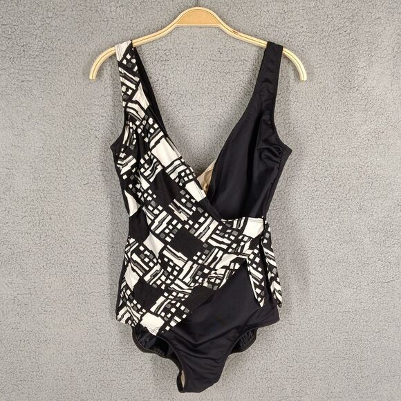 Vintage‎ Shore Shapes Women's Plus Size 18W Black & White One Piece Swimsuit - Picture 1 of 8